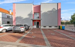 Lovely Apartment In Brodarica With Wifi