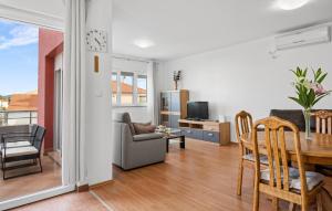 Lovely Apartment In Brodarica With Wifi