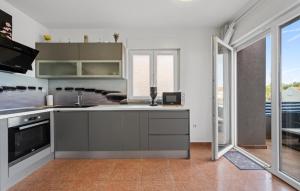 1 Bedroom Gorgeous Apartment In Brodarica 
