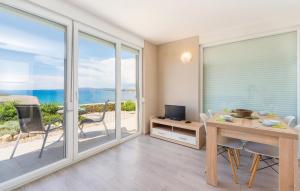 Beautiful Apartment In Povljana With Wifi 
