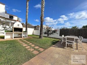 Roca Fornells, Apartamento en Ses Salines con Piscina SS24