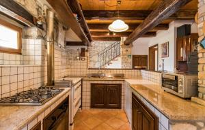Awesome Home In Kosinozici With Kitchen 