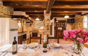 Awesome Home In Kosinozici With Kitchen 