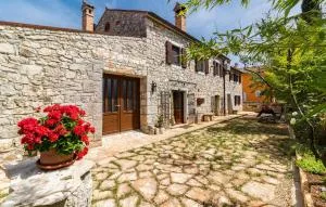 Awesome Home In Kosinozici With Kitchen - Pribetici