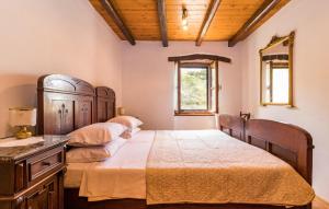 Awesome Home In Kosinozici With Kitchen