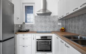 3 Bedroom Lovely Home In Murter