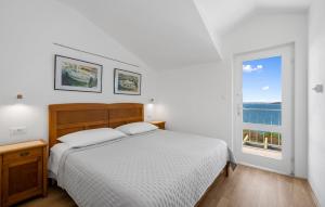 3 Bedroom Lovely Home In Murter