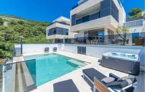 Amazing Home In Komarna - Putniković