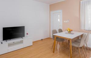 1 Bedroom Awesome Apartment In Nova Vas 