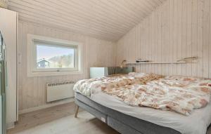 Beautiful Home In Føllenslev With Wifi