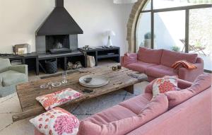 Maisons de vacances Cozy Home In Villevieille With Wifi : photos des chambres