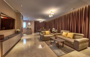 Amazing Home In Trget With Kitchen