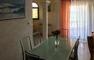 Amazing Apartment In Privlaka