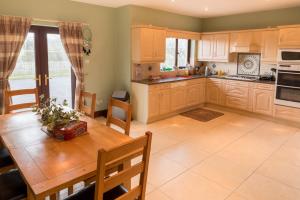 Malin Head - House - Sleeps 16 - Pet Friendly