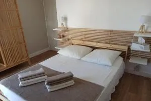 T1 Centre Proche du Port et des Plages Garage Climatisation Wifi - La Pastissière