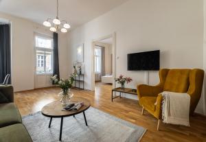 Spacious 2-bedroom apartment in Old Town