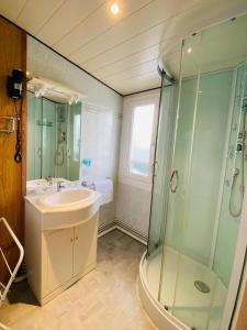 B&B / Chambres d'hotes Chalet Residence La Combeaute : photos des chambres