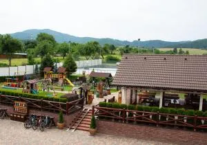 Penzión pod Strážovom - 普霍夫