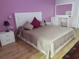 Hotel & Restaurant White City