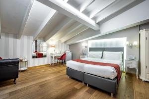 Double or Twin Room - Attic room in Antico Centro Suite