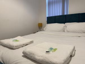 RNM - Business Contractor & Travellers Choice, Private Access & Entire Place, Kitchen & Washroom with amenities, Smart Tv, Easy Access, Fast WiFi, Parking Nearby, Great transport links