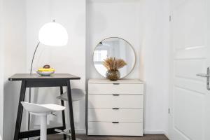 Homely Berlin - Spacious, Modern, S-Bahn Nearby , Groups & Families