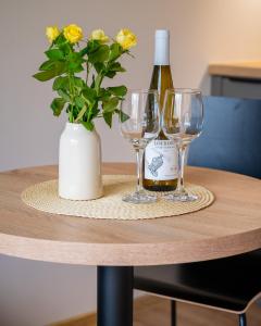 Batorego 18 White Prywatne mieszkanie 300m od metra Pole Mokotowskie i SGH Samodzielne Zameldowanie! Self Check-in System!