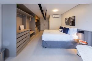 Charlie Uwin Brooklin