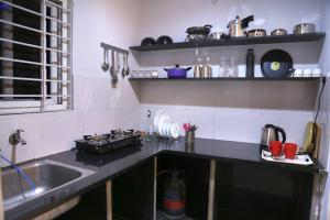 10 MidTown-1BHK, Near AIG Hospital, Hitech City