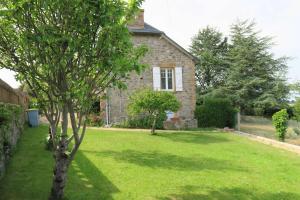 Maison rénovée à 100m de la mer, avec WIFI, jardin à TREGASTEL - Réf 47