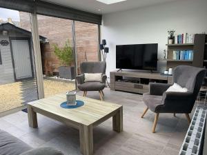 Jolie Maison Rénovée Exposée Sud avec Cour Fermée - ref 54