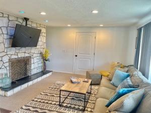 City light views getaway close to top ski resorts