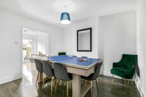 Luxury Large House With Games Room Sleeps Up to 12