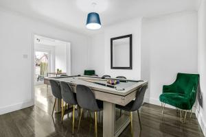 Luxury Large House With Games Room Sleeps Up to 12