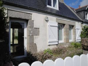 Villas Maison bretonne avec une jolie cour fermee et fleurie avec WIFI a TREBEURDEN - Ref 679 : photos des chambres