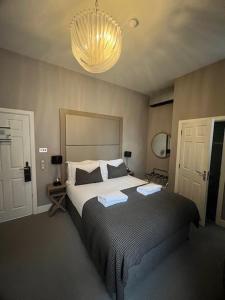 Townhouse Club Double Room room in One Warwick Park Hotel