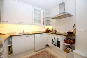 San Pedro Beachside Apartment ABRIL