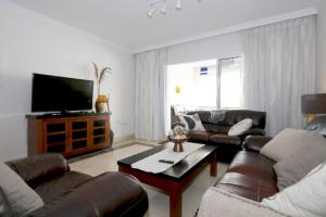 San Pedro Beachside Apartment ABRIL