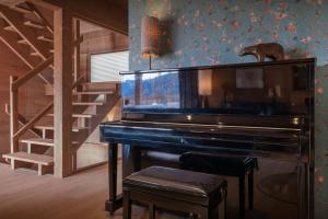 Chalet Ours Rouge - OVO Network