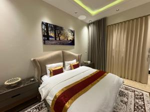 شقة فاخرة غرفة وصالة النرجس ١٨