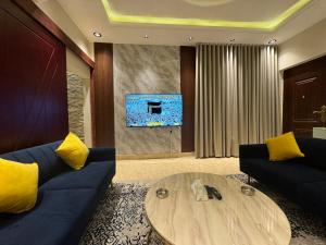 شقة فاخرة غرفة وصالة النرجس ١٨