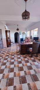 Lac et Désert Agafay Tiki House chez Paul