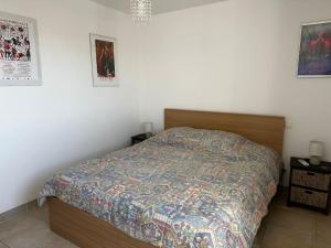 Marina 4 adultes 4 enfants piscine commune