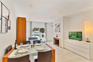 Beachfront Doña Lola Apartment