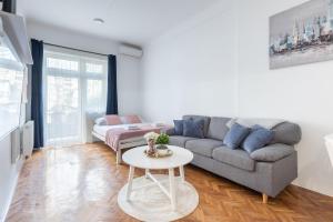 City Center Pearl 3 - Prime Location!