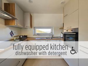 Casa Miranda - family comfort in a quiet area, near the sea, with BBQ and FREE parking