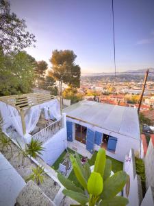 Petite maison avec terrasse