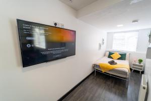 Compact studios available close to UoB and 10mins from the City!