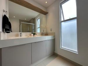 CA01- 4 Suítes| Alto Padrão | 2 Garagens| Churrasq