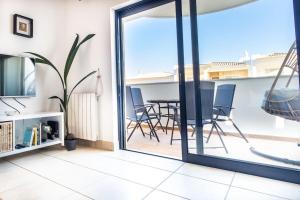 Beachfront Apartment Meia Praia